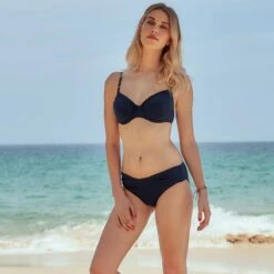Bas De Maillot De Bain Twisté Liz Island Hopping Noir -Luxe Sable Boutique bas de maillot de bain twiste island hopping noir 2