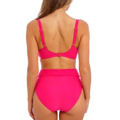 Haut De Maillot De Bain Twisté Ottawa Freesia -Luxe Sable Boutique haut de maillot de bain twiste ottawa freesia 2
