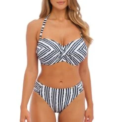 Haut De Maillot De Bain Twisté Sunshine Coast French Navy 10 Haut De Maillot De Bain Twisté Sunshine Coast French Navy -Luxe Sable Boutique haut de maillot de bain twiste sunshine coast french navy 2
