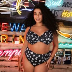 Haut De Maillot Plongeant à Armatures Plain Sailing Black Daisy -Luxe Sable Boutique haut de maillot plongeant a armatures plain sailing black daisy 4